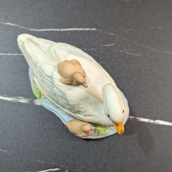 Vintage Homco Porcelain Swan Figurine With Ducklings Taiwan Collectible 1987 - Picture 5 of 9